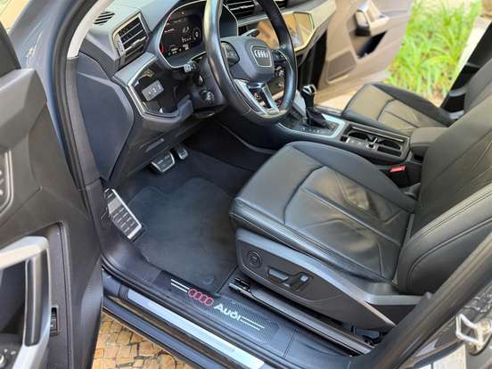 AUDI-Q3-2023