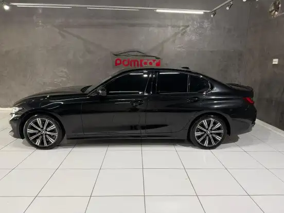 BMW-320i-2023