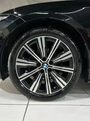 BMW-320i-2023
