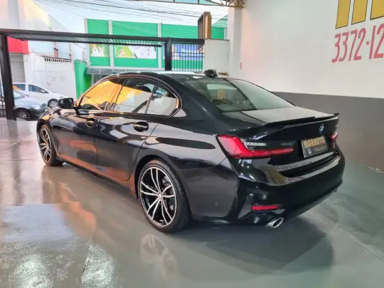 BMW-320i-2021