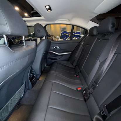 BMW-320i-2020