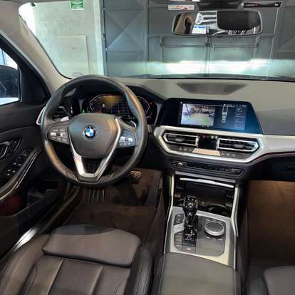 BMW-320i-2020