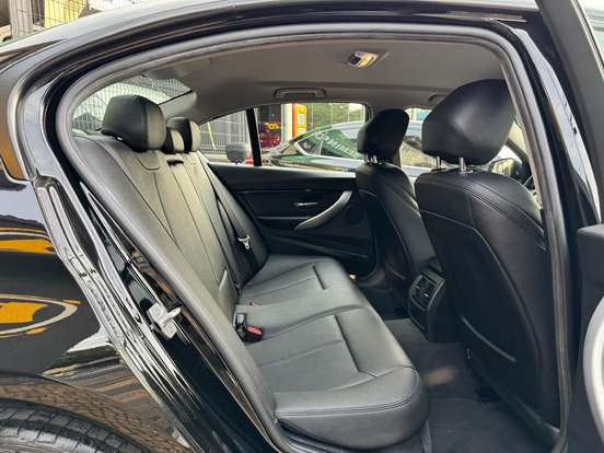 BMW-320i-2016