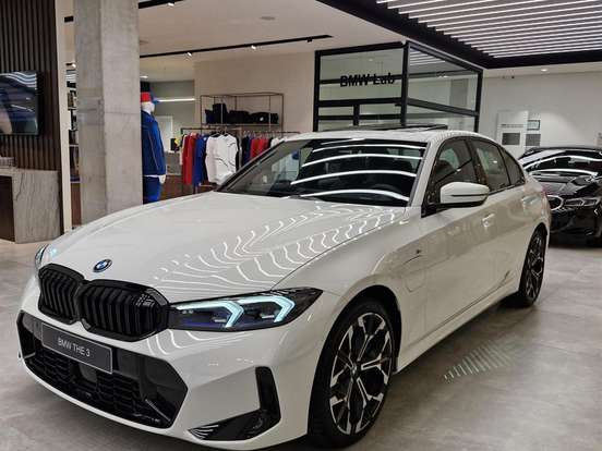 BMW-330e-2025