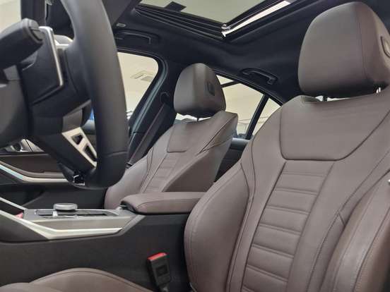 BMW-330e-2025