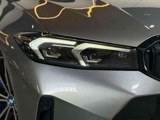 BMW-330e-2023