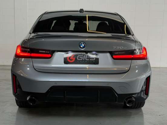 BMW-330e-2023