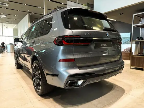BMW-X7-2025