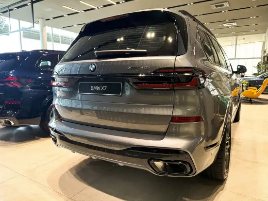 BMW-X7-2025