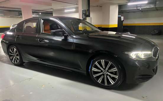 BMW-320i-2023