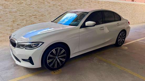 BMW-320i-2022
