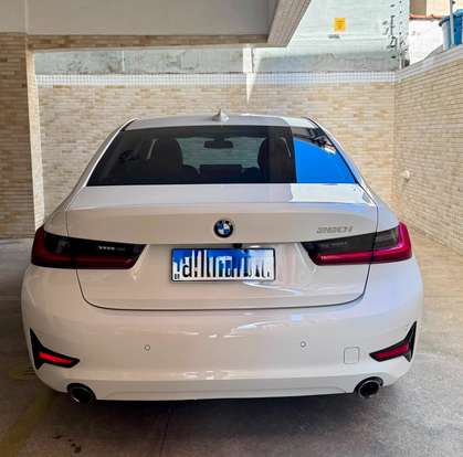 BMW-320i-2022