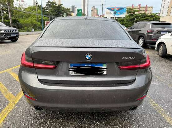 BMW-320i-2022