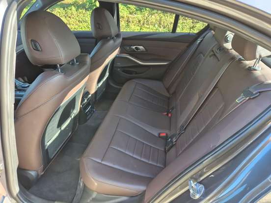 BMW-320i-2020