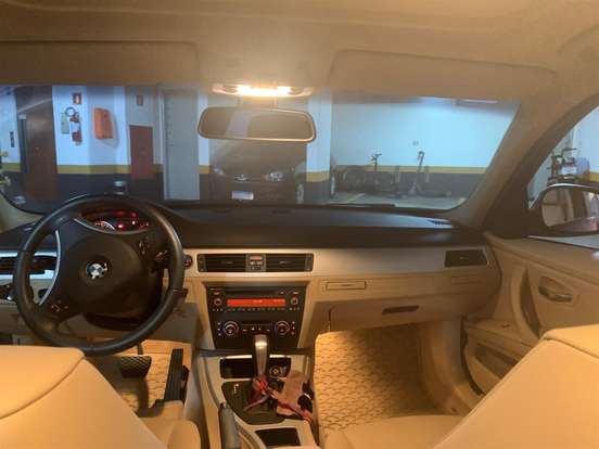 BMW-320i-2010