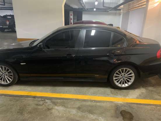 BMW-320i-2010