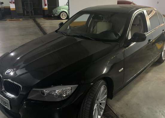 BMW-320i-2010