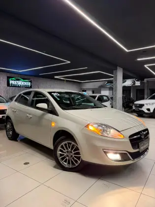 FIAT BRAVO 1.8 ESSENCE 16V FLEX 4P AUTOMATIZADO FIAT BRAVO 1.8 ESSENCE 16V FLEX 4P AUTOMATIZADO