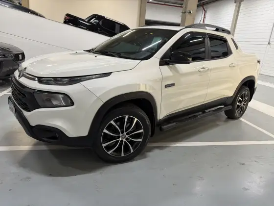 FIAT TORO 2.0 16V TURBO DIESEL ULTRA 4WD AT9 FIAT TORO 2.0 16V TURBO DIESEL ULTRA 4WD AT9