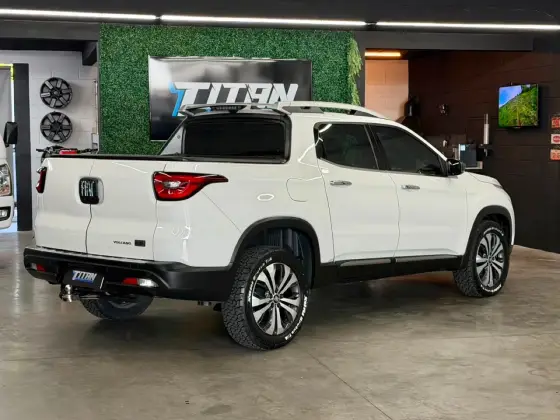 FIAT TORO 2.0 16V TURBO DIESEL VOLCANO 4WD AT9 FIAT TORO 2.0 16V TURBO DIESEL VOLCANO 4WD AT9