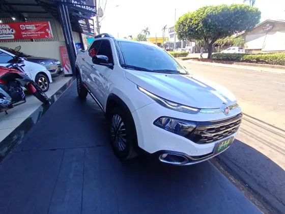 FIAT TORO 2.0 16V TURBO DIESEL VOLCANO 4WD AT9 FIAT TORO 2.0 16V TURBO DIESEL VOLCANO 4WD AT9