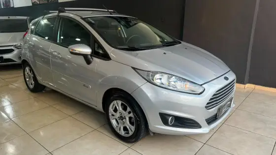 FORD FIESTA 1.6 SE HATCH 16V FLEX 4P POWERSHIFT FORD FIESTA 1.6 SE HATCH 16V FLEX 4P POWERSHIFT