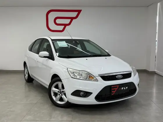 FORD FOCUS 2.0 GLX 16V FLEX 4P AUTOMÁTICO FORD FOCUS 2.0 GLX 16V FLEX 4P AUTOMÁTICO