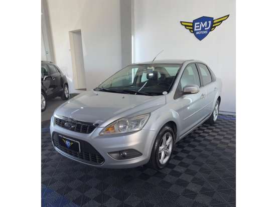 FORD-FOCUS-2010