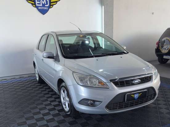 FORD-FOCUS-2010