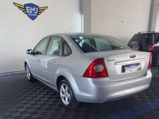 FORD-FOCUS-2010