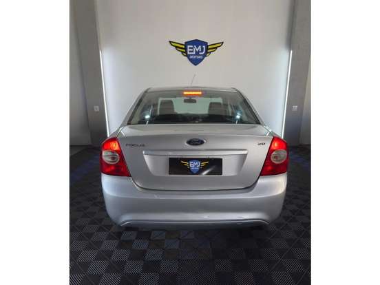 FORD-FOCUS-2010