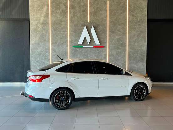 FORD-FOCUS-2.0 TITANIUM SEDAN 16V FLEX 4P AUTOMÁTICO FORD-FOCUS-2014