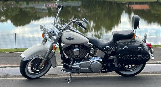 HARLEY-DAVIDSON SOFTAIL HERITAGE CLASSIC 