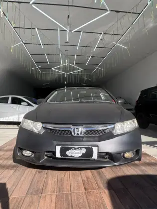 HONDA CIVIC 1.8 LXS 16V FLEX 4P AUTOMÁTICO HONDA CIVIC 1.8 LXS 16V FLEX 4P AUTOMÁTICO