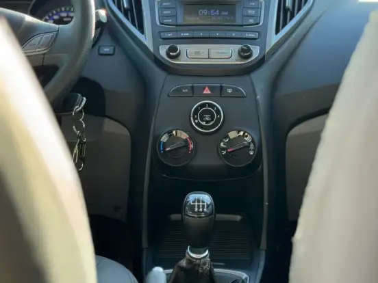 HYUNDAI-HB20S-1.6 COMFORT PLUS 16V FLEX 4P MANUAL HYUNDAI-HB20S-2016