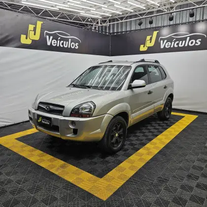 HYUNDAI TUCSON 2.0 MPFI GL 16V 142CV 2WD GASOLINA 4P MANUAL HYUNDAI TUCSON 2.0 MPFI GL 16V 142CV 2WD GASOLINA 4P MANUAL