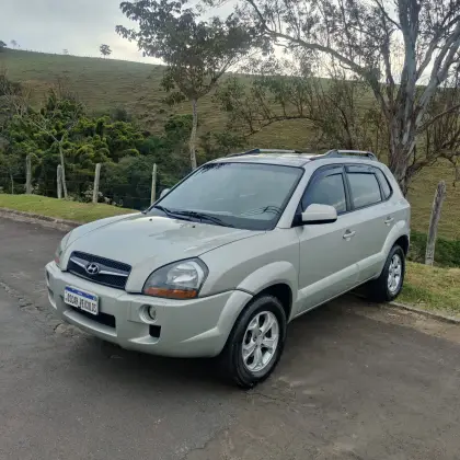 HYUNDAI TUCSON 2.0 MPFI GLS 16V 143CV 2WD FLEX 4P AUTOMÁTICO HYUNDAI TUCSON 2.0 MPFI GLS 16V 143CV 2WD FLEX 4P AUTOMÁTICO