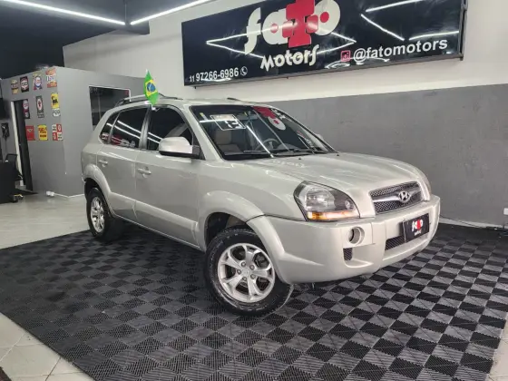 HYUNDAI TUCSON 2.0 MPFI GLS 16V 143CV 2WD FLEX 4P AUTOMÁTICO HYUNDAI TUCSON 2.0 MPFI GLS 16V 143CV 2WD FLEX 4P AUTOMÁTICO