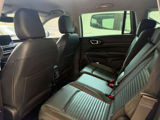 JEEP-COMMANDER-2023