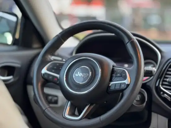 JEEP-COMPASS-2.0 16V FLEX LIMITED AUTOMÁTICO JEEP-COMPASS-2018
