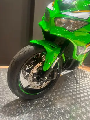 KAWASAKI-NINJA ZX-4RR-2025