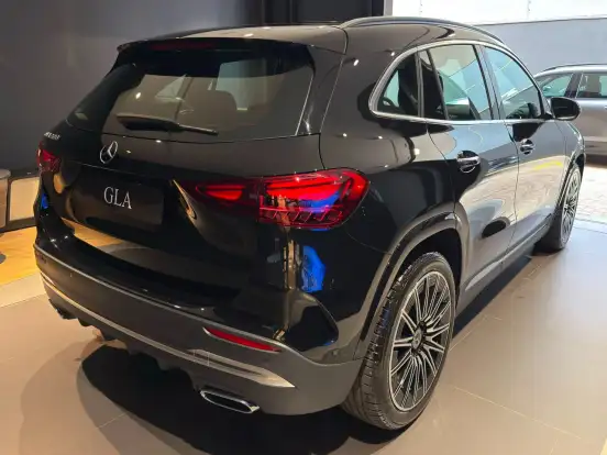 MERCEDES-BENZ-GLA 200-2026