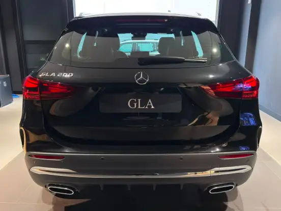 MERCEDES-BENZ-GLA 200-2026