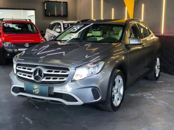 MERCEDES-BENZ GLA 200 1.6 CGI FLEX STYLE 7G-DCT MERCEDES-BENZ GLA 200 1.6 CGI FLEX STYLE 7G-DCT