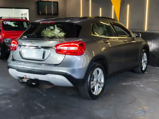 MERCEDES-BENZ-GLA 200-2018