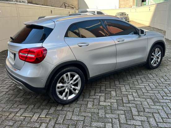 MERCEDES-BENZ-GLA 200-2016