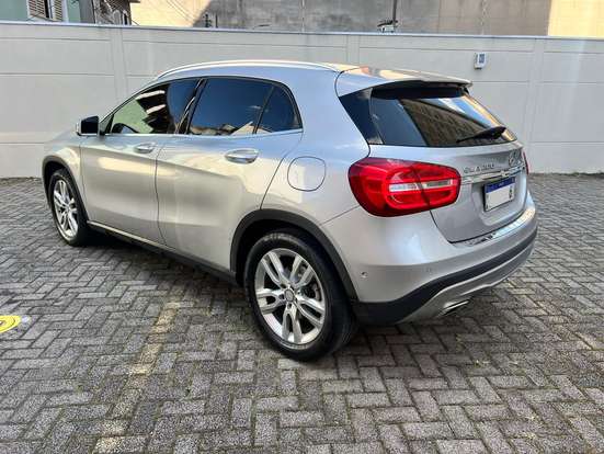 MERCEDES-BENZ-GLA 200-2016