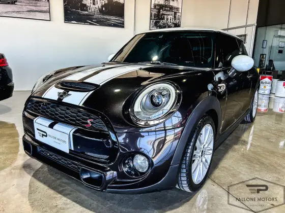 MINI COOPER 2.0 JOHN COOPER WORKS 16V TURBO GASOLINA 2P AUTOMATICO MINI COOPER 2.0 JOHN COOPER WORKS 16V TURBO GASOLINA 2P AUTOMATICO