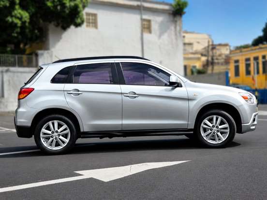 MITSUBISHI-ASX-2011