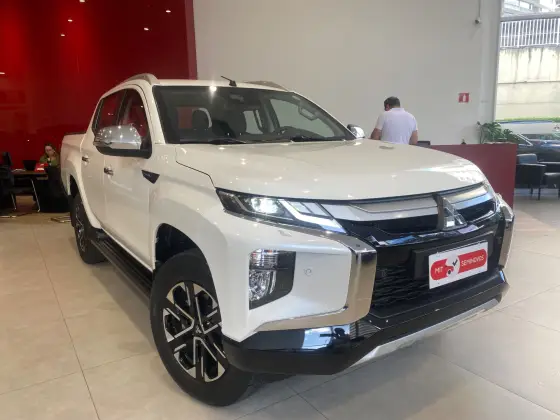 MITSUBISHI L200 TRITON 2.4 16V TURBO DIESEL SPORT HPE-S CD 4P 4X4 AUTOMÁTICO MITSUBISHI L200 TRITON 2.4 16V TURBO DIESEL SPORT HPE-S CD 4P 4X4 AUTOMÁTICO